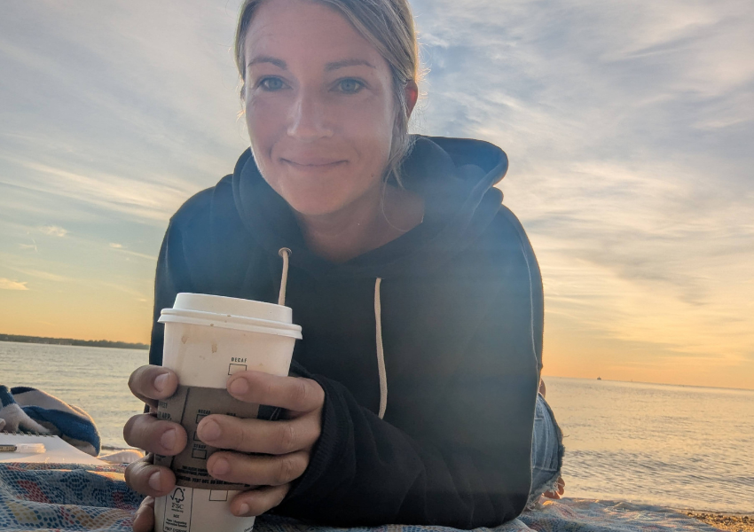 single-mom-guilt-free-on-the-beach